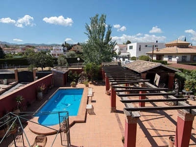 Venta Casa unifamiliar en petunia La Zubia. Con terraza 400 m²