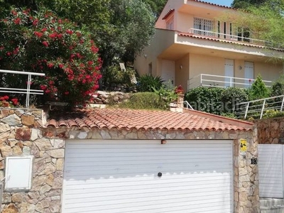 Alquiler casa en carrer versalles casa con 3 habitaciones amueblada con parking, piscina, calefacción, vistas al mar y vistas a la montaña en Lloret de Mar