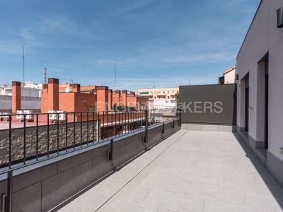 Alquiler piso moderno y luminoso piso con terraza en salamanca en Madrid