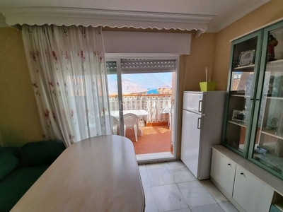 Ático apartamento de 2 dormitorios con terraza y vistas al mar. en Manilva