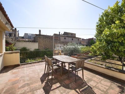 Casa con 7 habitaciones con piscina, jardín y vistas a la montaña en Torroella de Montgrí