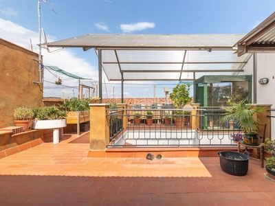 Casa con patio interior cubierto y dos terrazas - can puiggener en Sabadell