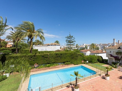 Dúplex en venta en Nueva Andalucía, Marbella