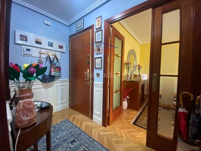 Piso , con 119 m2, 4 habitaciones y 2 baños, garaje, ascensor y calefacción gas natural. en Madrid