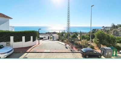 Piso con 3 habitaciones con ascensor, parking, calefacción, aire acondicionado y vistas al mar en Benalmádena