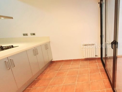 Piso con 3 habitaciones con calefacción y aire acondicionado en Sant Boi de Llobregat