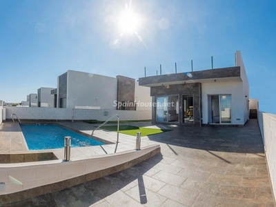 Villa en venta en Los Almendros-La Florida, Orihuela