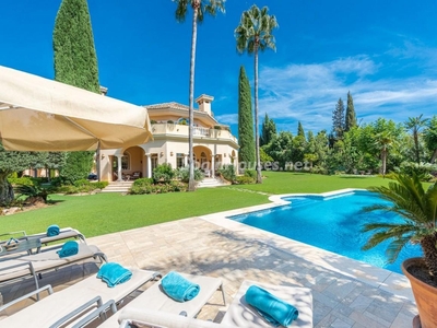 Villa independiente en venta en Las Brisas, Marbella