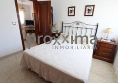 Piso de 4 dormitorios con terraza en alcosa en Sevilla