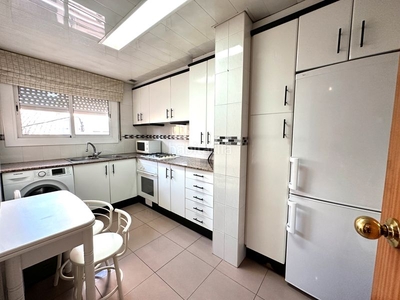 Alquiler piso con 2 habitaciones amueblado con ascensor, calefacción y aire acondicionado en Rubí
