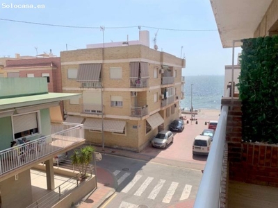 Apartamento totalmente reformado con vistas al mar.