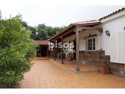 Chalet en venta en Calle Santa Cristina, nº 84