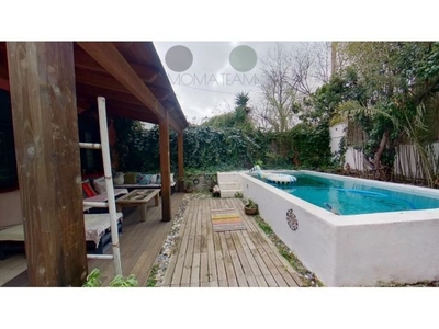 Encantador chalet pareado con piscina en Hispanoamérica