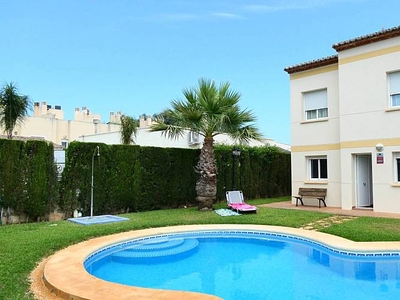 Planta baja con piscina y muy cerca del mar