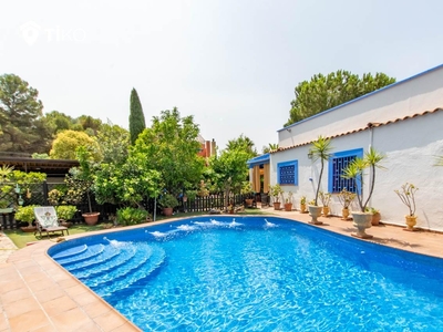 Venta de casa con piscina y terraza en Montequinto (Dos Hermanas), Montecillos