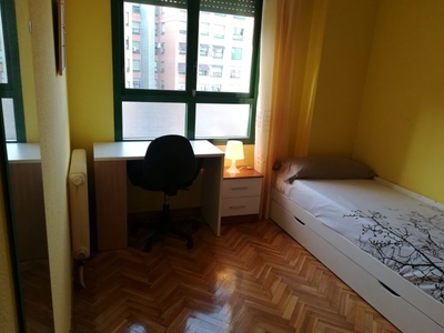 Habitaciones en C/ Pablo Neruda, Zaragoza Capital por 300€ al mes