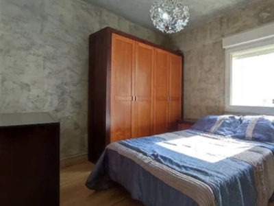 Se alquila habitación en piso de 3 dormitorios en Salamanca