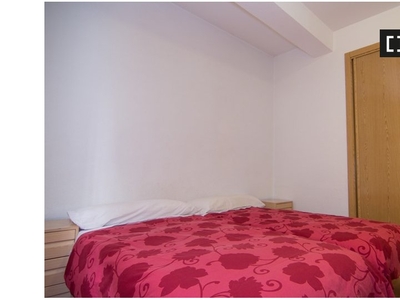 Se alquila habitación en piso de 6 habitaciones en Arganzuela, Madrid