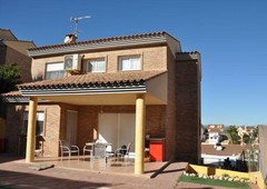 Venta Chalet Chiva. Con terraza 300 m²