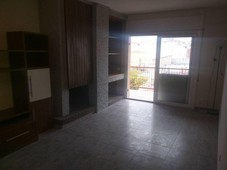 Venta Piso Tordera. Piso de cuatro habitaciones en Calle amadeo vives. Buen estado cuarta planta con balcón