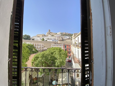 Ático dúplex con terraza para reformar en el Casco histórico de Ibiza