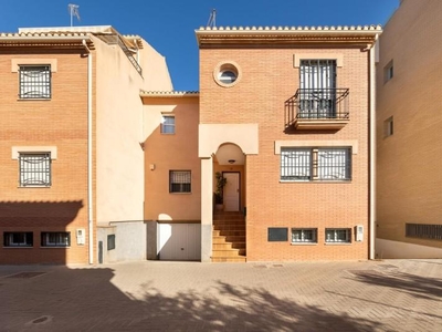Casa adosada en venta en La Cruz, Granada
