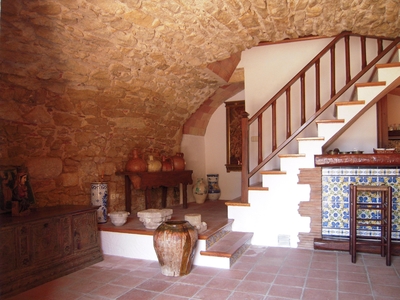 Casa Pareada en venta. Casa rustica de piedra en el recinto medieval de Pals, restaurada con la esencia del lugar, con terraza, 3 dormitorios. Magnífica!