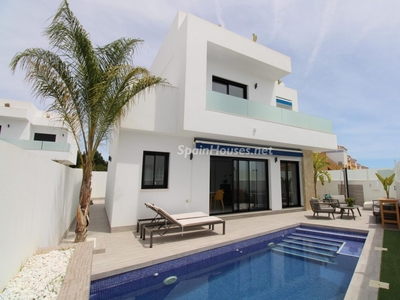 Villa en venta en Los Montesinos