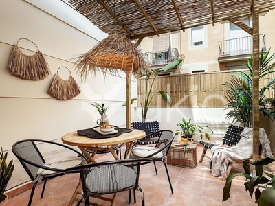 Alquiler de ático en Vila de Gràcia de 1 habitación con terraza y muebles