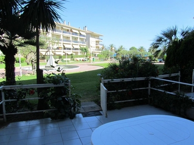 Alquiler de piso en calle José San Martín de 3 habitaciones con terraza y piscina