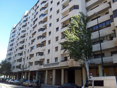 Alquiler de piso en calle Vicente Berdusán de 4 habitaciones con terraza y calefacción