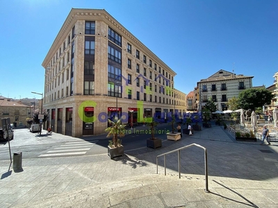 Alquiler de piso en plaza Del Poeta Iglesias de 1 habitación con garaje y muebles