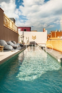 Alquiler de piso en Vila de Gràcia de 2 habitaciones con terraza y piscina