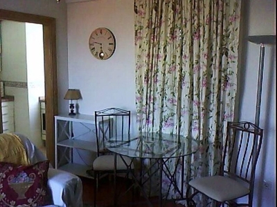 Alquiler de piso en Villares de la Reina de 1 habitación con balcón y calefacción