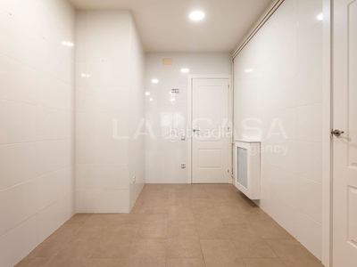 Ático con 4 habitaciones con ascensor, parking, calefacción y aire acondicionado en Castelldefels