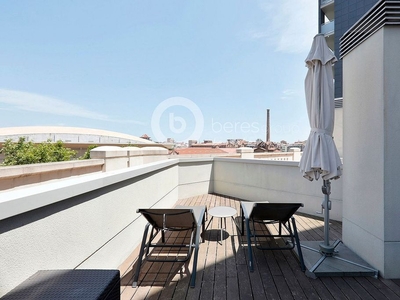 Ático en alquiler en La Nova Esquerra de l'Eixample de 1 habitación con terraza y muebles