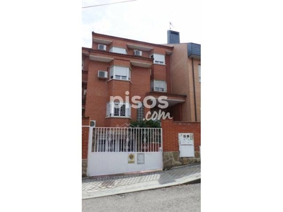 Casa adosada en alquiler en Calle de Fernández CID