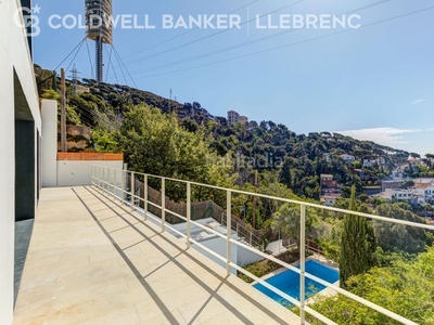 Casa preciosa casa de diseño con piscina y espectaculares vistas a y al mar en Barcelona