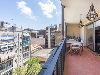 Piso con 3 habitaciones con ascensor, parking, calefacción y aire acondicionado en Barcelona