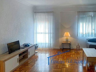 Piso en alquiler en Los Olivos de 2 habitaciones con muebles y calefacción