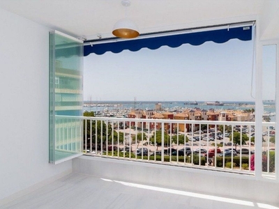 Piso en venta en Ceuta de 3 habitaciones con piscina y aire acondicionado