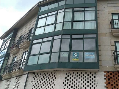 Piso en venta en Meis de 2 habitaciones con garaje y ascensor