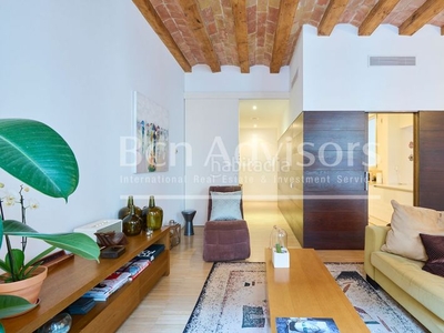 Piso encantador y elegante piso con elementos originales en el born. en Barcelona