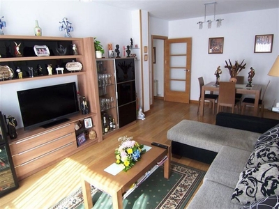 Venta de piso en calle Gasteiz Etorbidea de 3 habitaciones con terraza y garaje