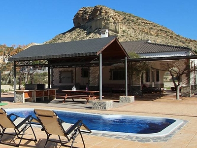 Villa Ismael, piscina salada Sierra de Crevillente..