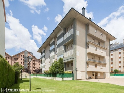 Alquiler de dúplex en calle De la Universidad de 3 habitaciones con terraza y piscina