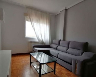 Alquiler de piso en Centro - Palencia de 1 habitación con terraza y muebles