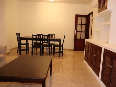 Alquiler de piso en La Salud - Perú - Buenavista de 4 habitaciones con garaje y muebles