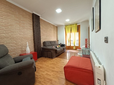 Alquiler de piso en Segorbe de 3 habitaciones con muebles y balcón