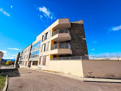 Piso en alquiler en Sabiñánigo de 2 habitaciones con terraza y piscina
